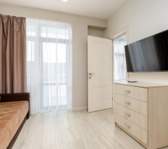 4-местные апартаменты с отдельной спальней и балконом (#52) в Geo Apart