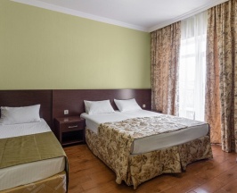 Трехместный номер с балконом в Бута