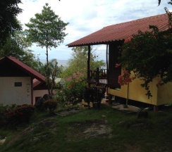 Двухместное бунгало Standard с видом на море двуспальная кровать в J.B.Hut Bungalows