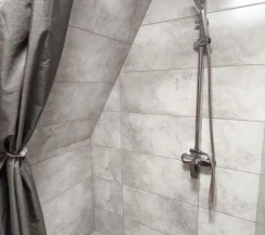 Коттедж с балконом и с красивым видом из окна в Красные Скалы