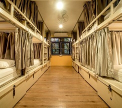 Кровать в общем номере в Bharani Hostel