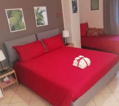 Трёхместный номер Deluxe односпальная кровать в Kaktus Guest House