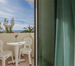 Стандарт улучшенный с балконом вид на морскую сторону в Кавказ