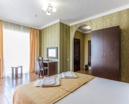 Полулюкс в Бута