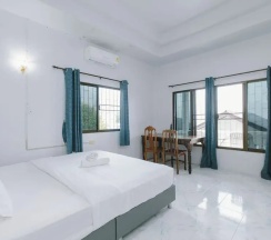Бунгало с балконом в Kataonsea Bungalows