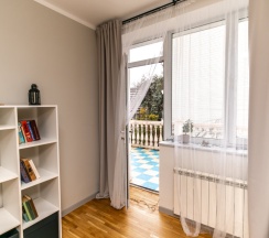 Коттедж с 6 комнатами с балконом и с красивым видом из окна в Дом пробуждения