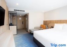 Двухместный семейный номер Standard двуспальная кровать в Holiday Inn Express and Suites Bangkok Central Pier, an IHG Hotel