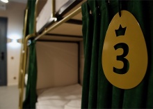 Кровать в общем 10-местном номере для мужчин в Guten Duck Moscow