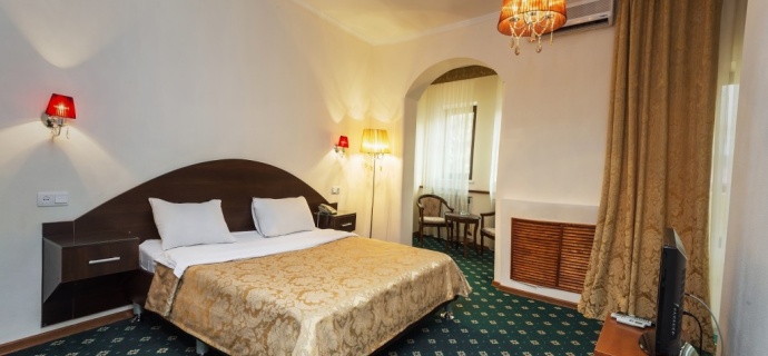 Алматы: Отель Staryij Melnik Hotel