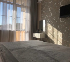 Двухместный номер Superior с балконом и с видом на море двуспальная кровать в Mon Michel