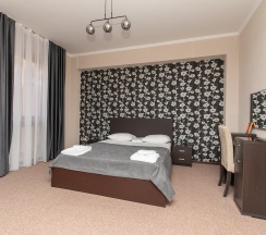 2-х местный номер повышенной комфортности с большой кроватью в Жемчуг