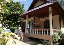 Бунгало seafront в Jungle Hut Bungalows & Hotel