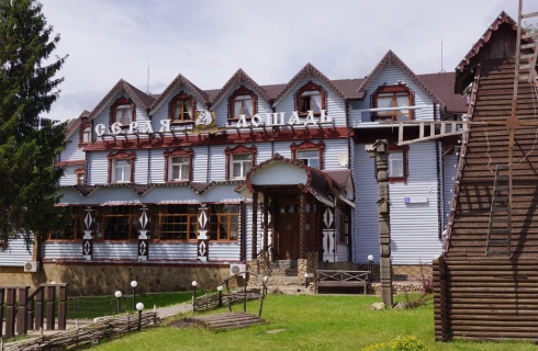 с. Юдино: Отель Серая лошадь