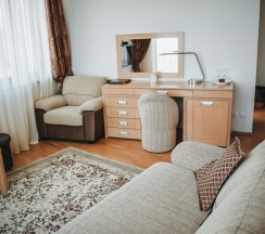 Двухместный люкс Business с балконом и с видом на море двуспальная кровать в Diana Palace