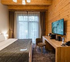 Номер Классик с двуспальной кроватью c видом на гору и балконом в Grand Chalet Altay
