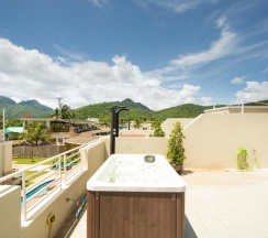 Люкс в Отель The Oriental Beach Pearl