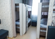 Кровать в 8-местном общем номере в Карамболь
