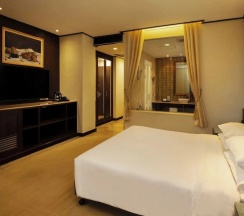 Одноместный люкс с 2 комнатами в The Davis Bangkok Hotel