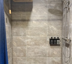 Super Лодж с 2 спальнями, баней и купелью, с видом на озеро в Пасторское озеро