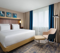 Двухместный люкс двуспальная кровать в Courtyard by Marriott Tashkent