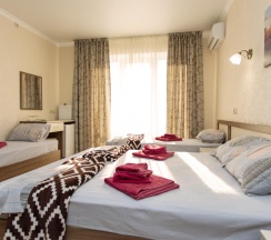 4-местный номер стандарт с балконом в ТриО