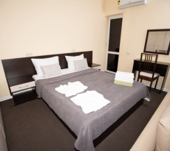 2 комнатный люкс с кухней в Venezia