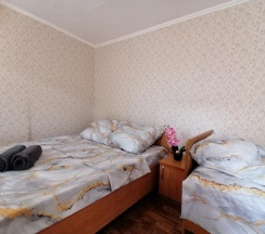 Комната стандарт с 1 односпальной и 1 двуспальной кроватью в Солнечный берег