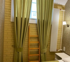 Эконом (номер 1-й категории) с окном на уровне 1,80 м от пола в Catherine Art Hotel