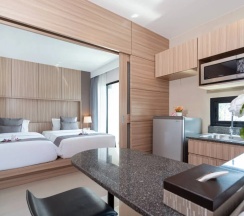 Двухместный номер Grand Deluxe с балконом (2 отдельные кровати) в Patong Bay Residence
