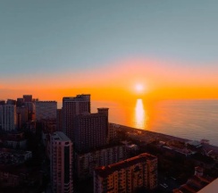 Двухместная студия с балконом и с видом на море (двуспальная кровать) в Апартаменты Grand City Batumi