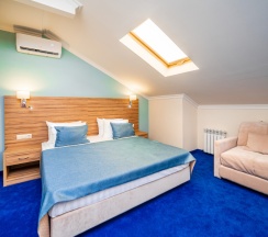 Двухместный комфорт  "Мансарда" в Blue Marlin Hotel