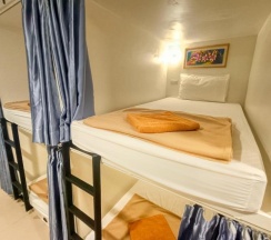 Кровать в общем номере в Jomtien Beach Hostel