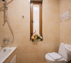 Комфорт двухкомнатный с гардеробной и балконом до 5 гостей в Джульетта