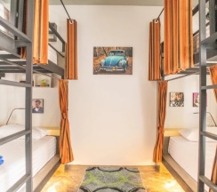 Кровать в общем номере в OYO 617 Tira Hostel chalong Phuket