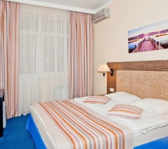 Люкс с 2 комнатами с балконом в Дельфин