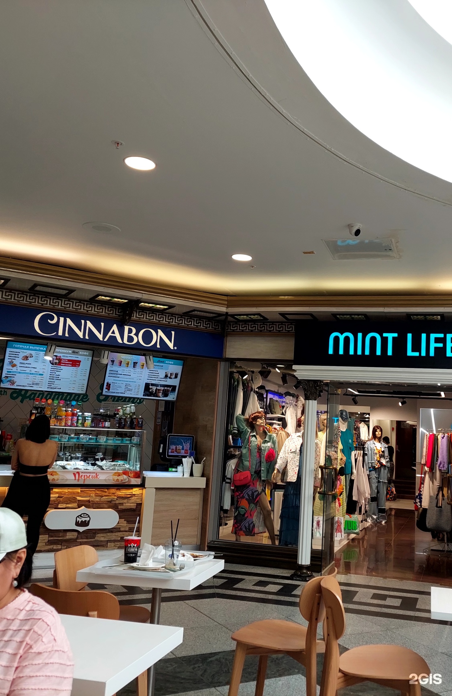 Cinnabon, кафе-пекарня, Охотный ряд, Манежная площадь, 1 ст2, Москва — 2ГИС