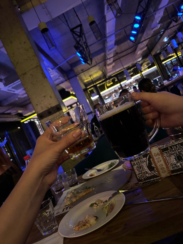 Жалаңаш даяшылар бар мейрамхана