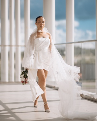 Ayol erkakni rus tilida jinsiy aloqa qilishga kondiradi.