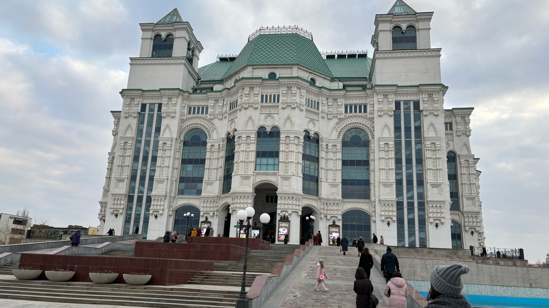 Театр оперы и балета, Парк Театральный, улица Анри Барбюса, 16, Астрахань —  2ГИС