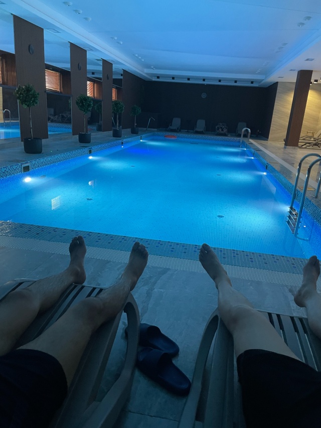 Төсекте жыныстық қатынасқа назар аударыңыз Сыртта әйелдің интимдік фотосы