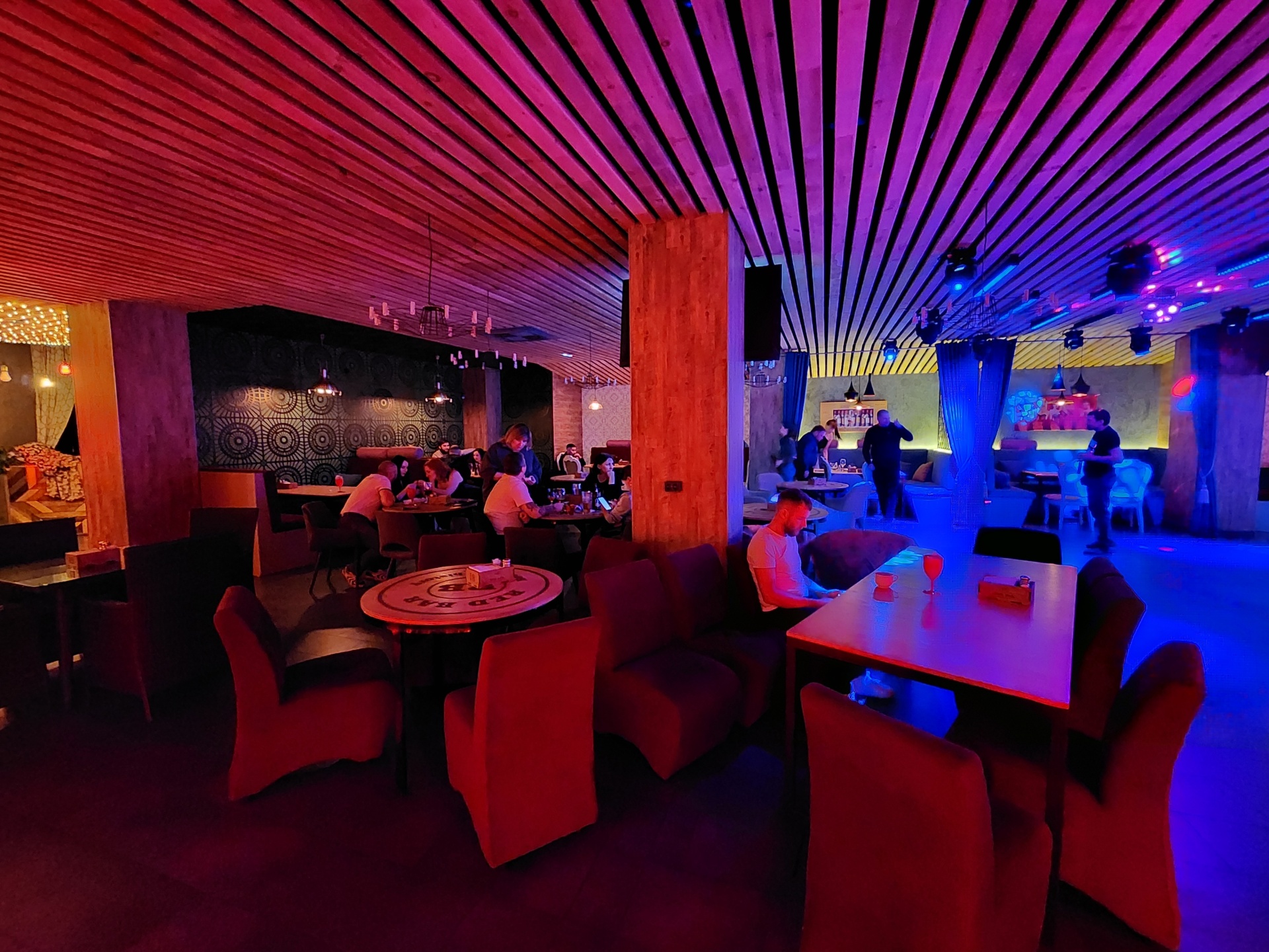 Red bar, бар, улица Кати Перекрещенко, 18в, Абакан — 2ГИС