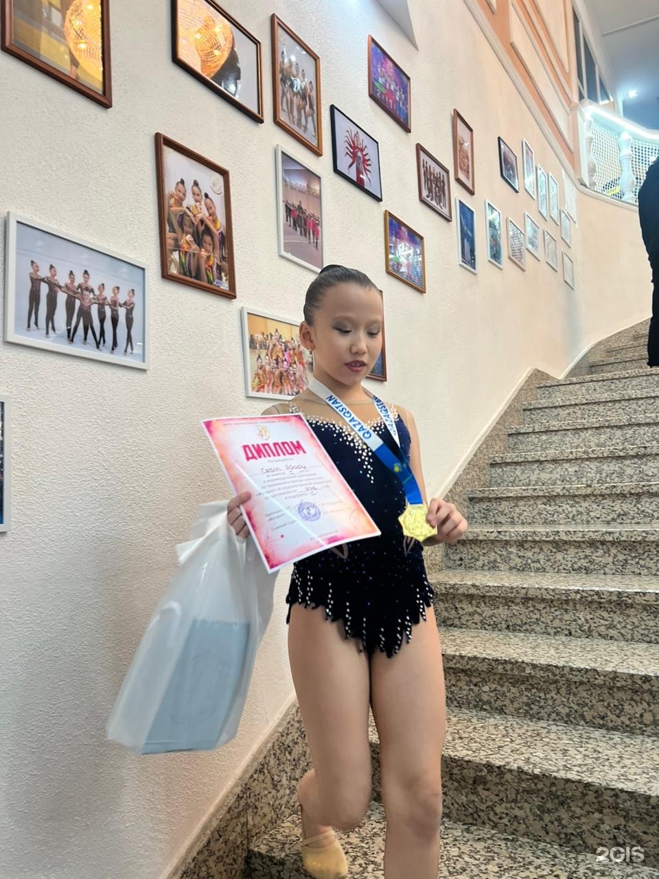 Гимнаст қызды жұтады Гимнаст қызды жұтады