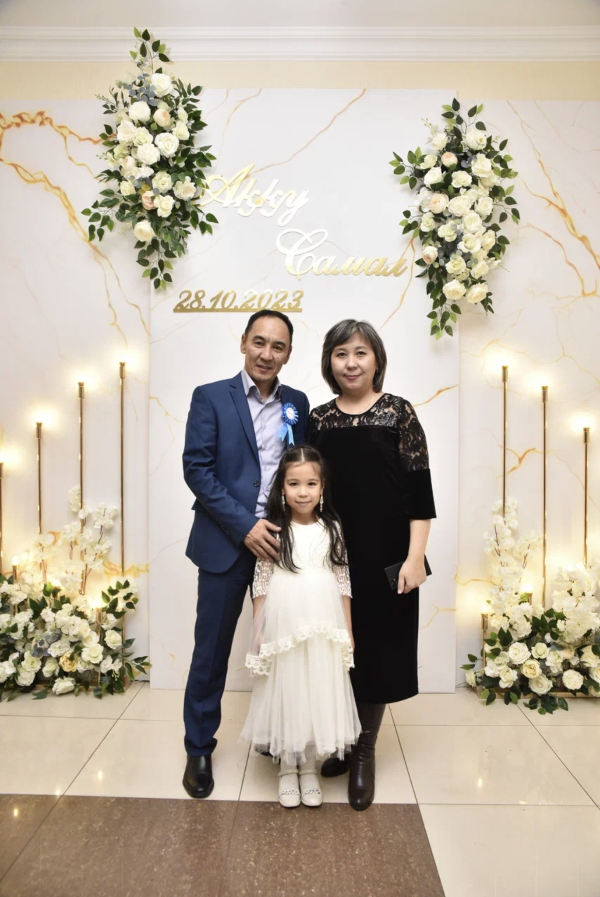 Үлкен кеуде және минет бар аққұбалар