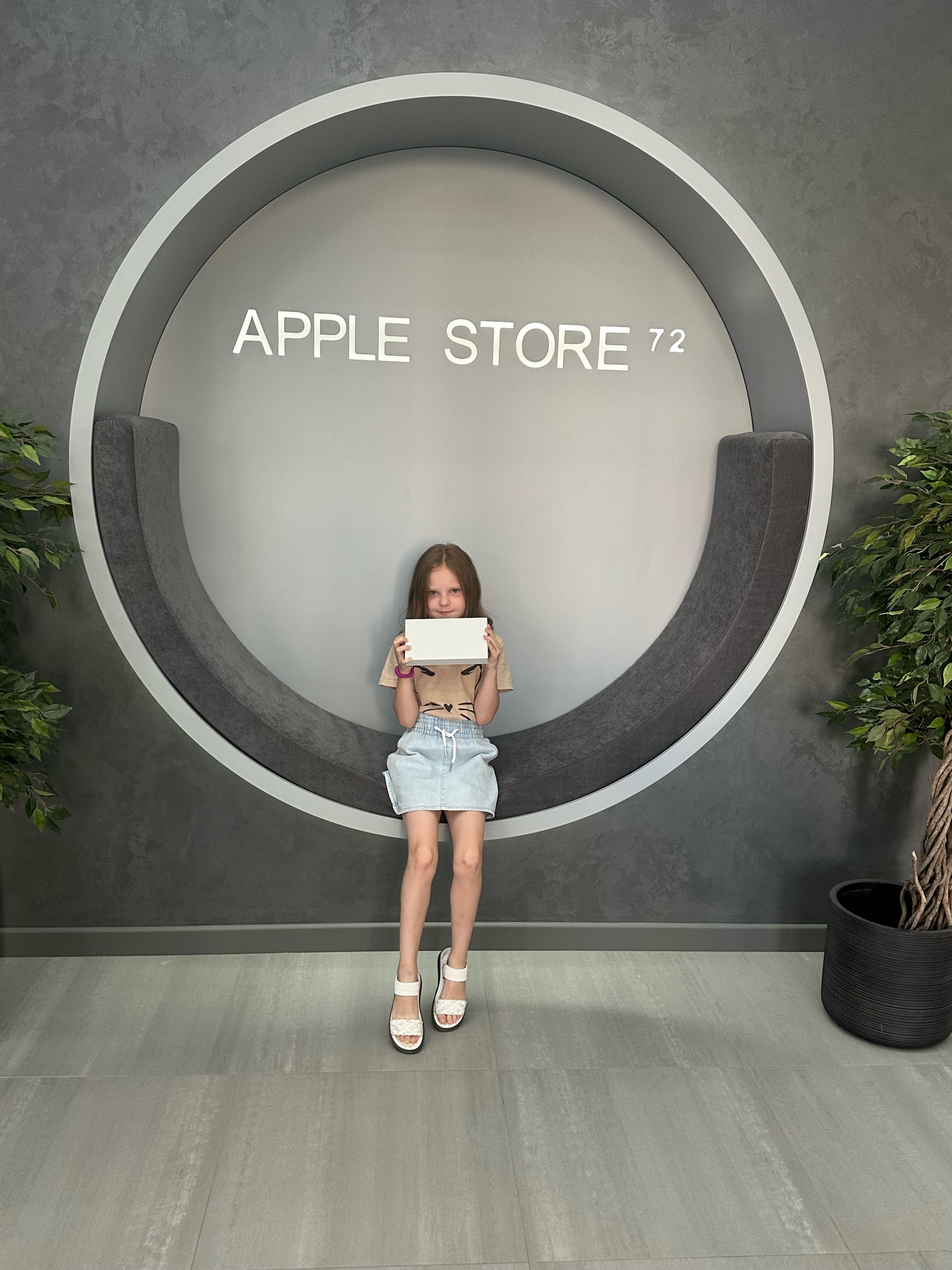 Apple Store72, магазин оригинальной техники, улица Фармана Салманова, 16,  Тюмень — 2ГИС