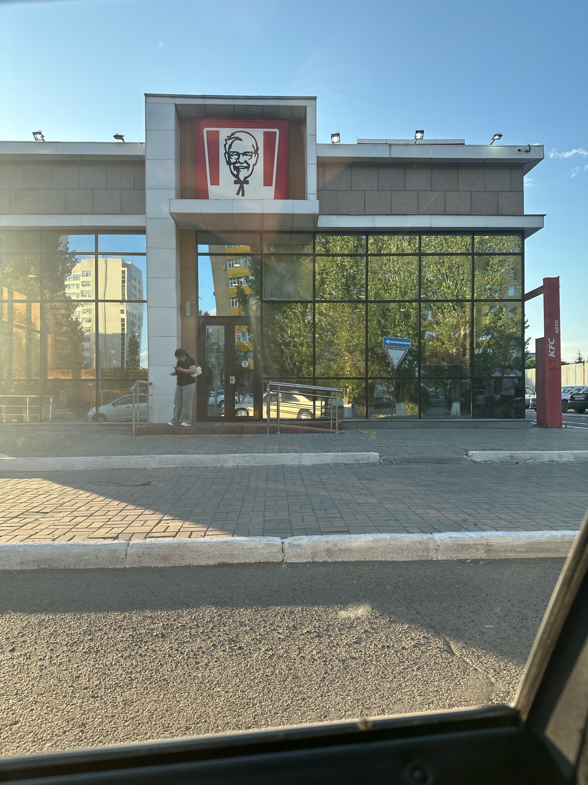 KFC, кафе быстрого питания, проспект Бауыржан Момышулы, 27/1, Астана — 2ГИС