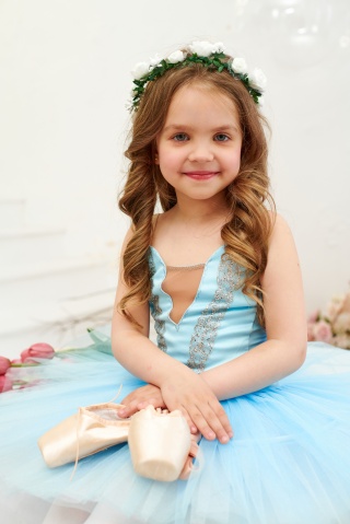 Девочка была совсем маленькая. Настя князева в купальнике. Девочка была совсем маленькая. Анастасия князева сейчас. Голая summer day фотосессия.