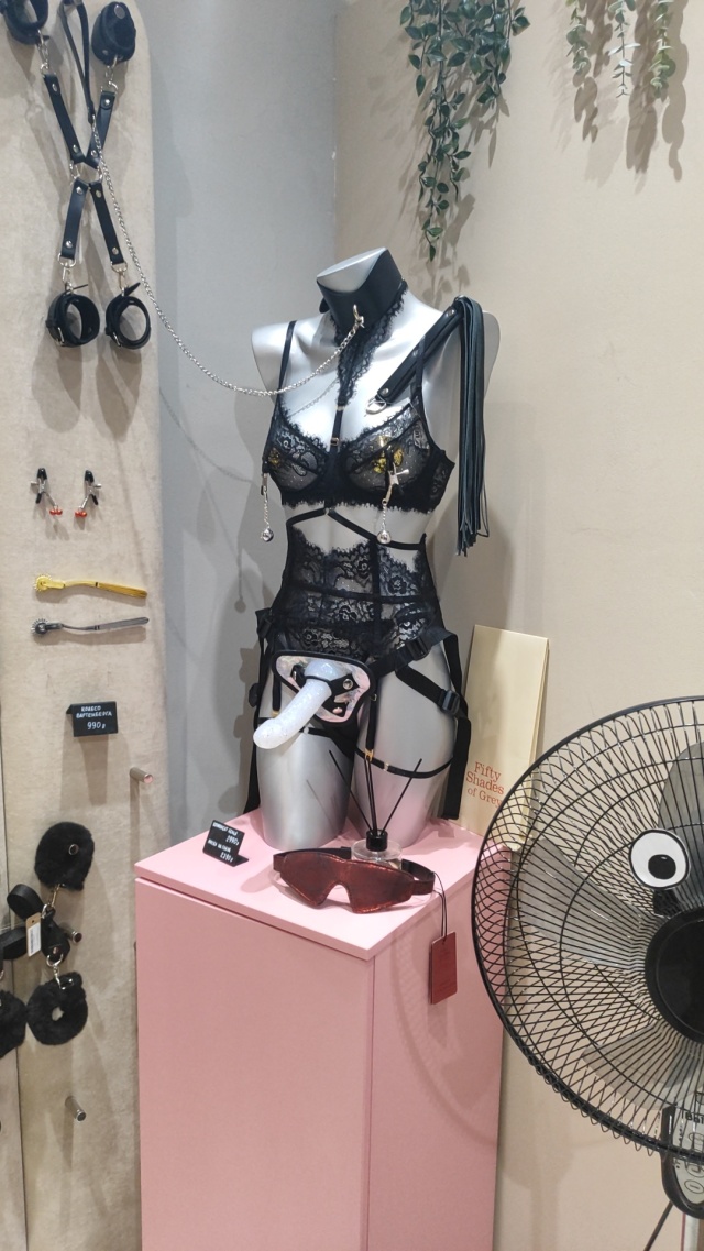 Yalangoch chiroyli erkaklar va ayollar