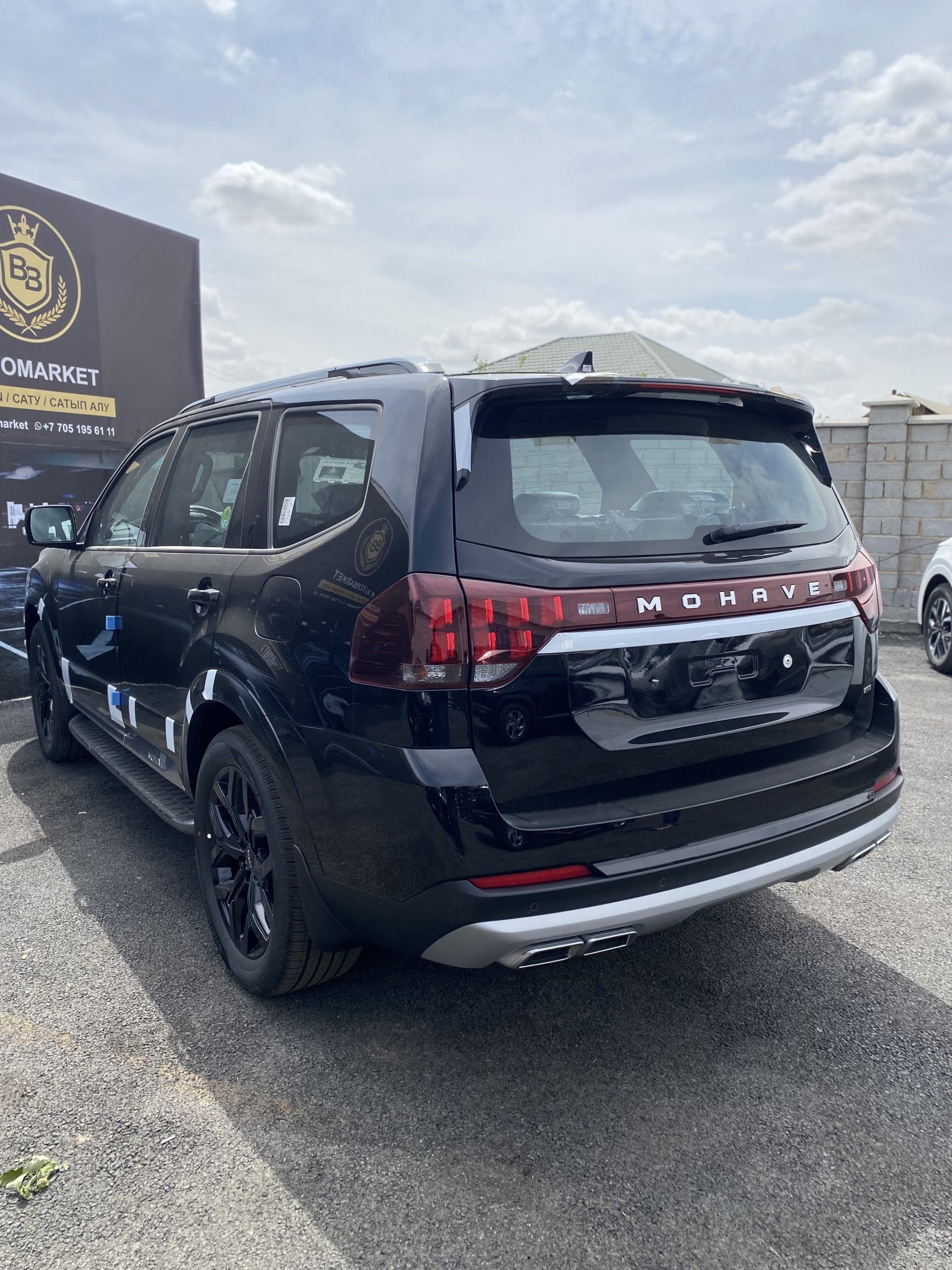 Шағын автобустағы порнография клубтармен бірге берілді Шағын автобустағы порнография клубтармен бірге берілді