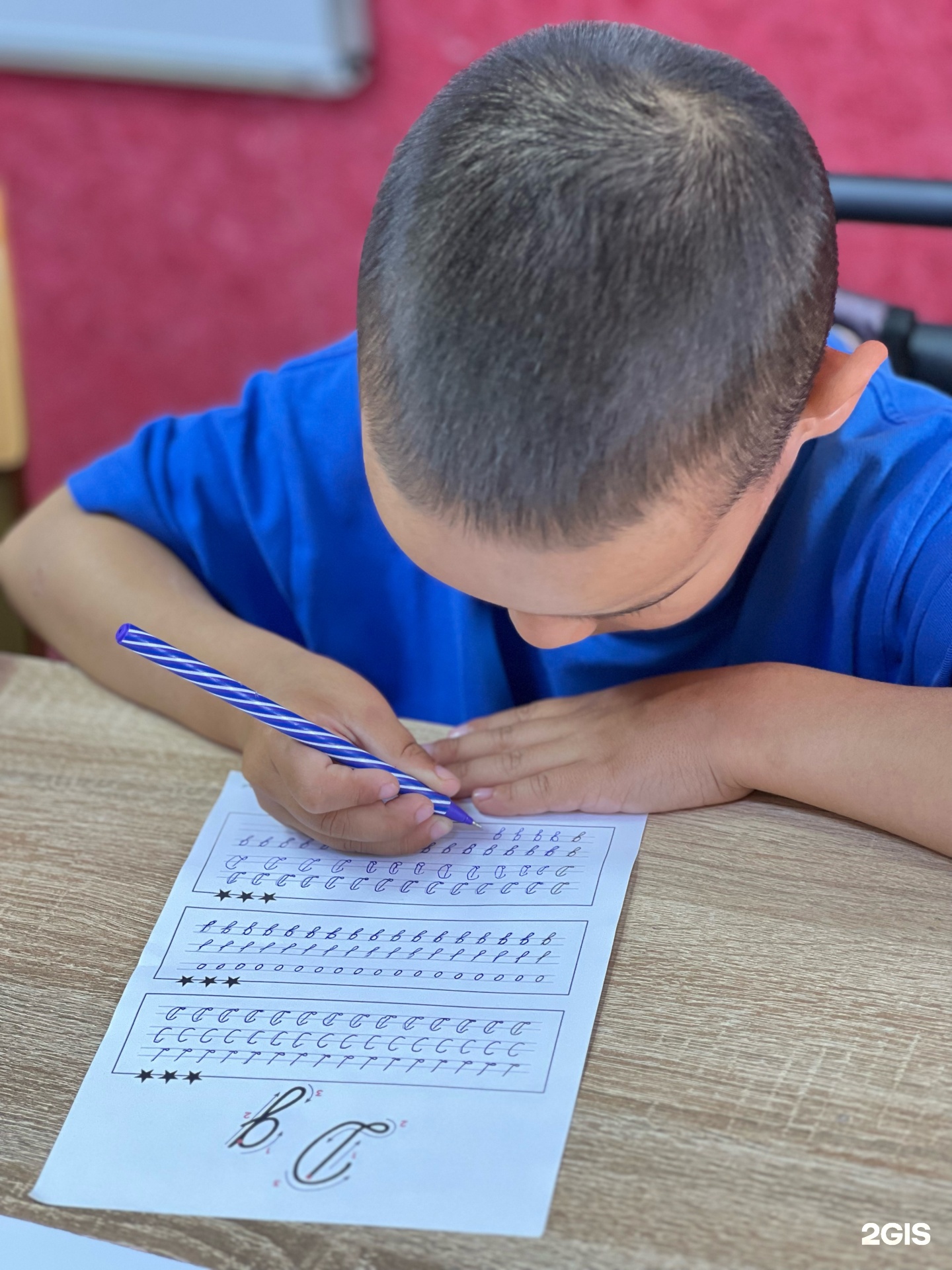 Жабайы секс Үлкен ер адам үлкен сиськилерді сипады