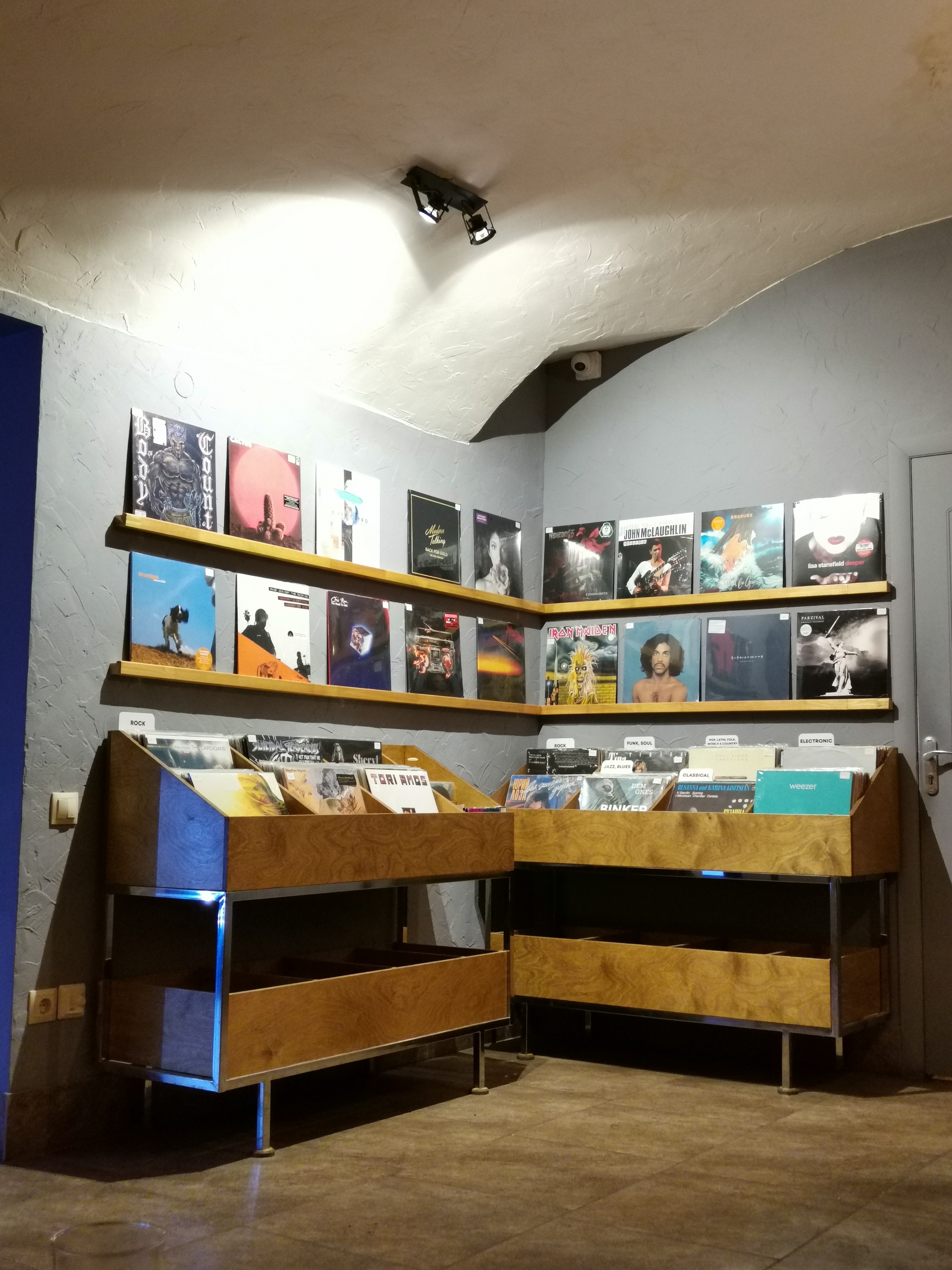 Ozzy Vinyl and Bottle Shop, пивной бар, улица Кольцова, 4, Рязань — 2ГИС